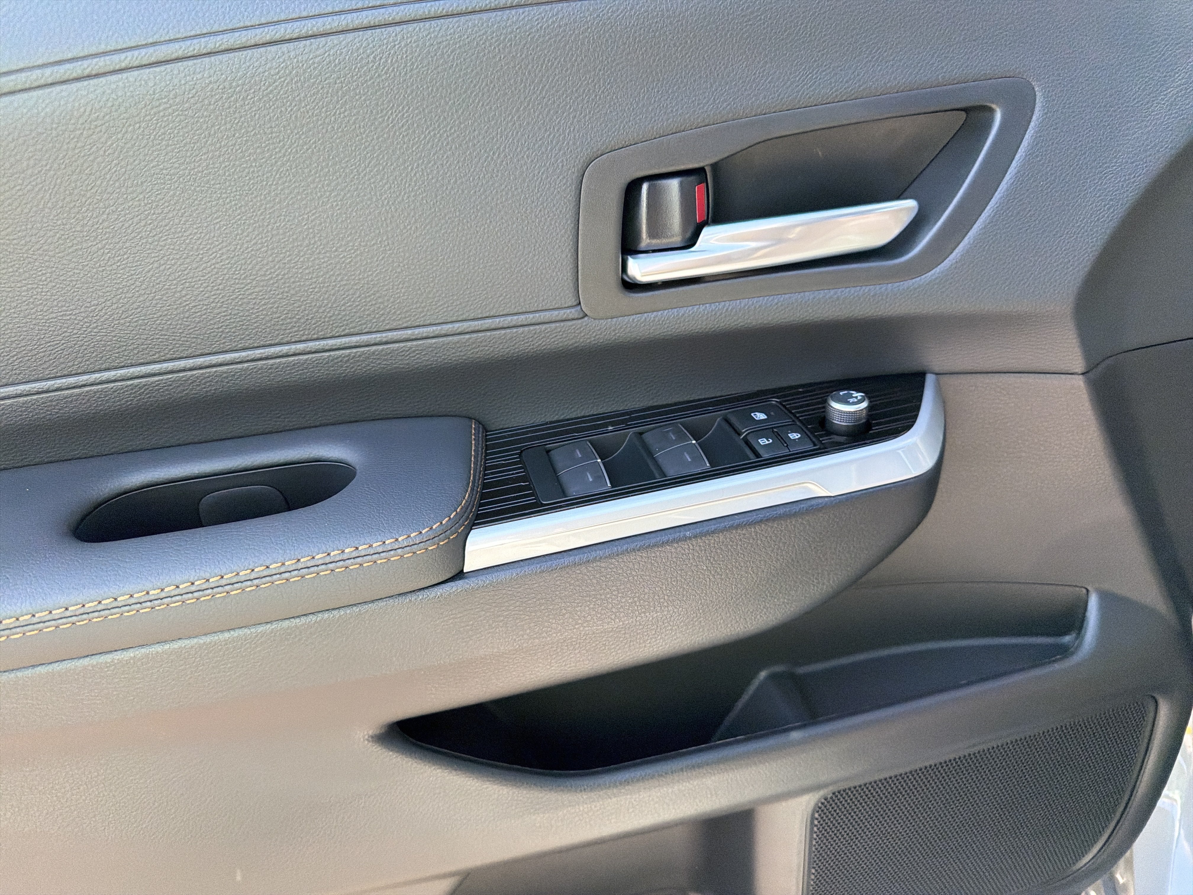 New 2026 Toyota Sienna AWD image 8