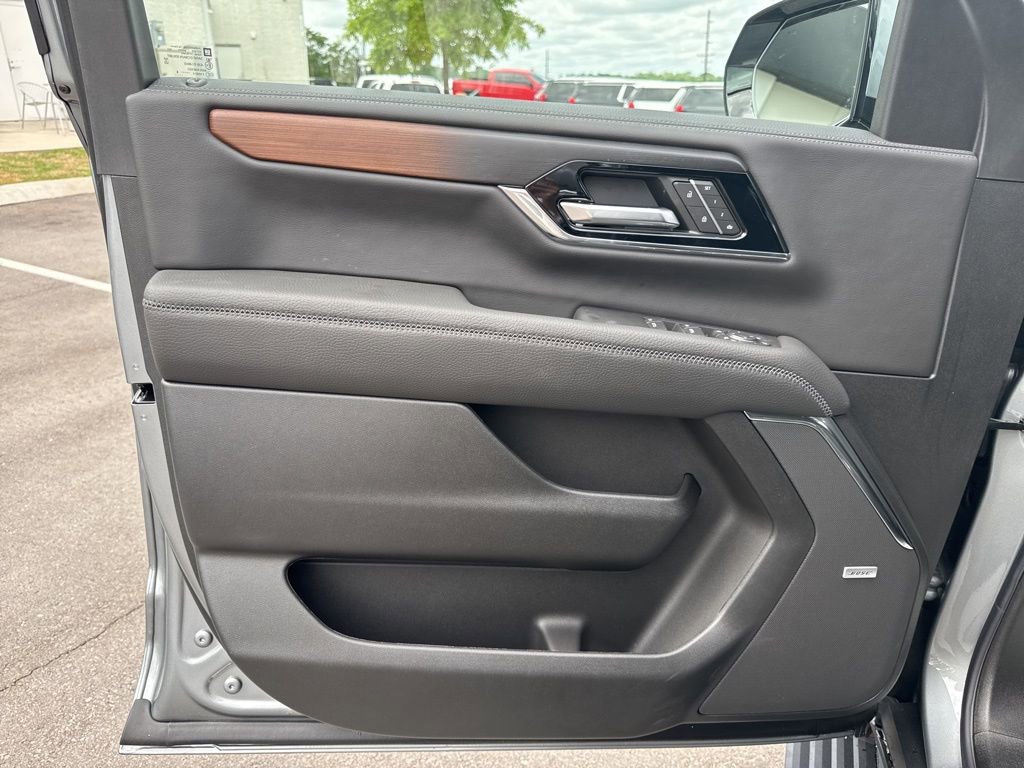 New 2026 GMC Yukon Denali w/ Denali Reserve Package AWD/4WD image 11