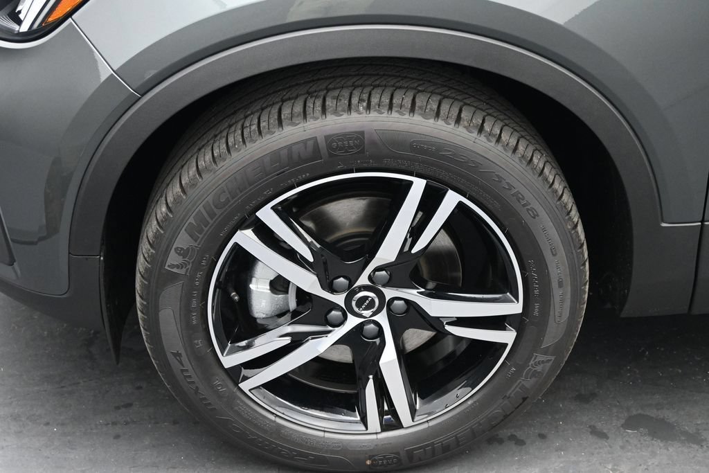 New 2026 Volvo XC40 B4 Core w/ Protection Package Premier FWD image 4