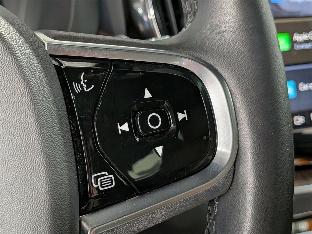 Used 2023 Volvo XC60 B5 Plus image 15