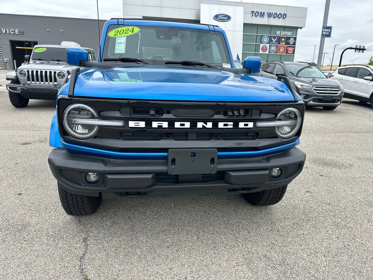 Used 2024 Ford Bronco Outer Banks AWD/4WD image 3