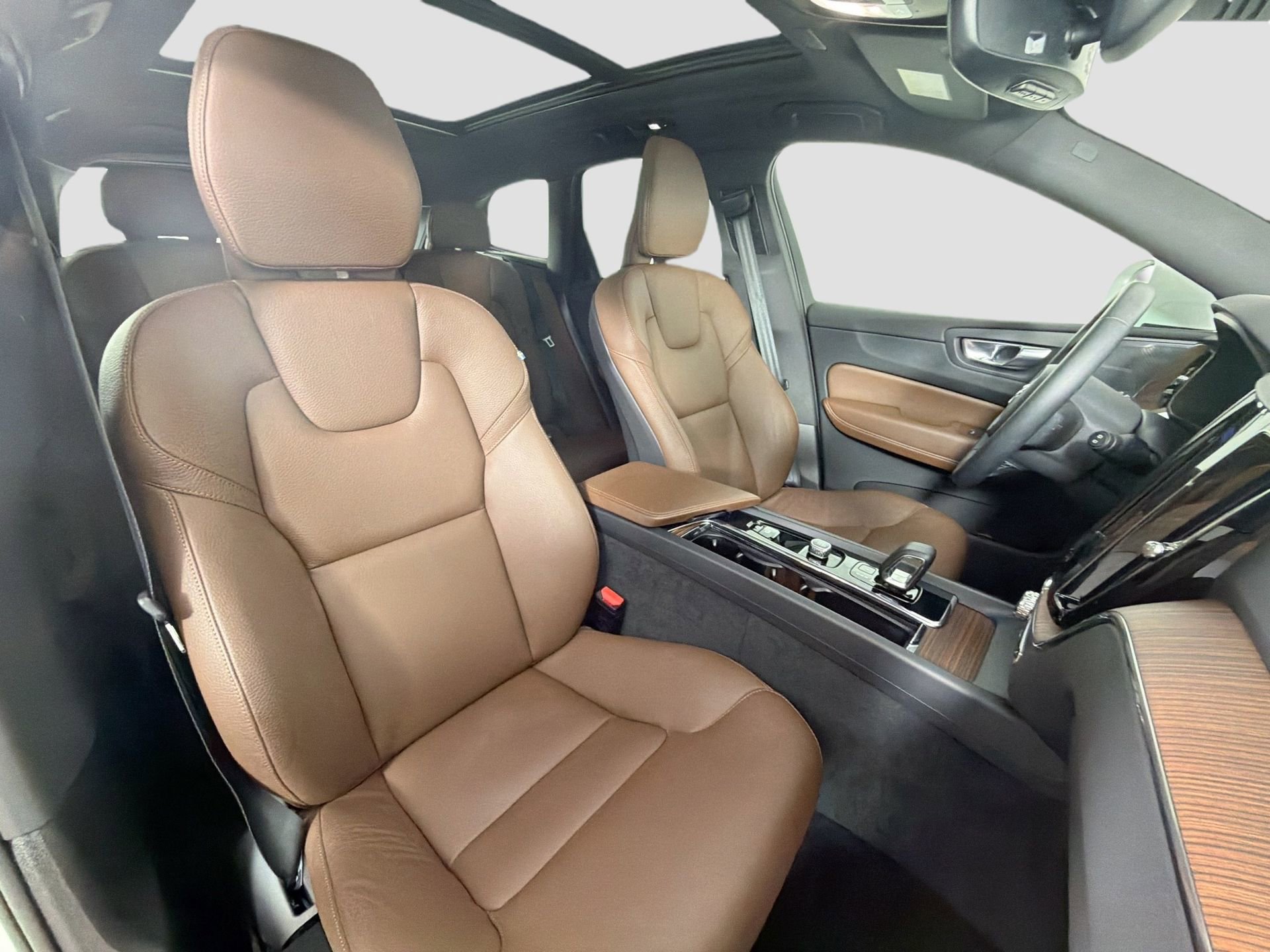 Certified 2023 Volvo XC60 B5 Plus w/ Protection Package Premier FWD image 29