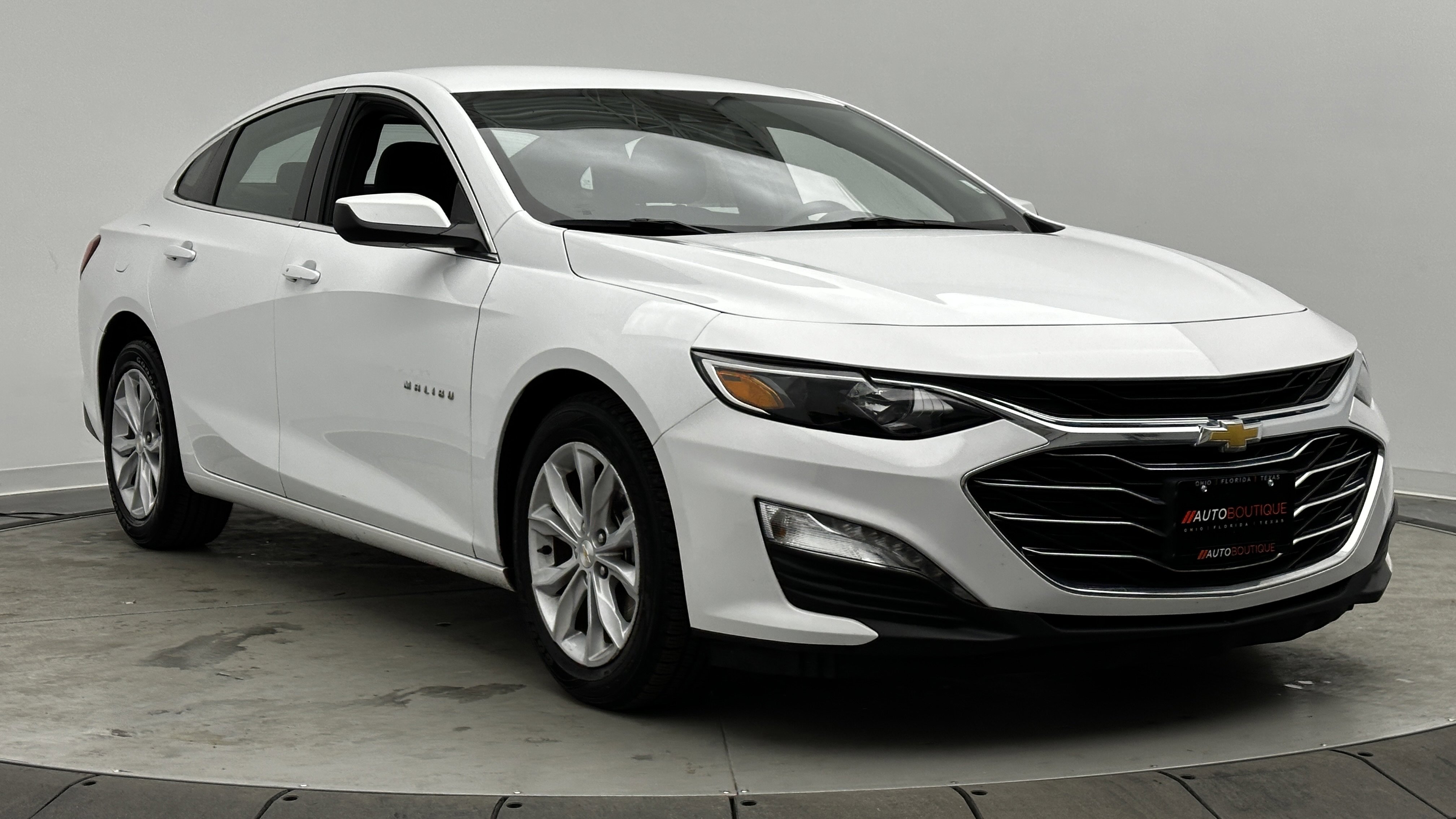 Used 2025 Chevrolet Malibu LT FWD image 3