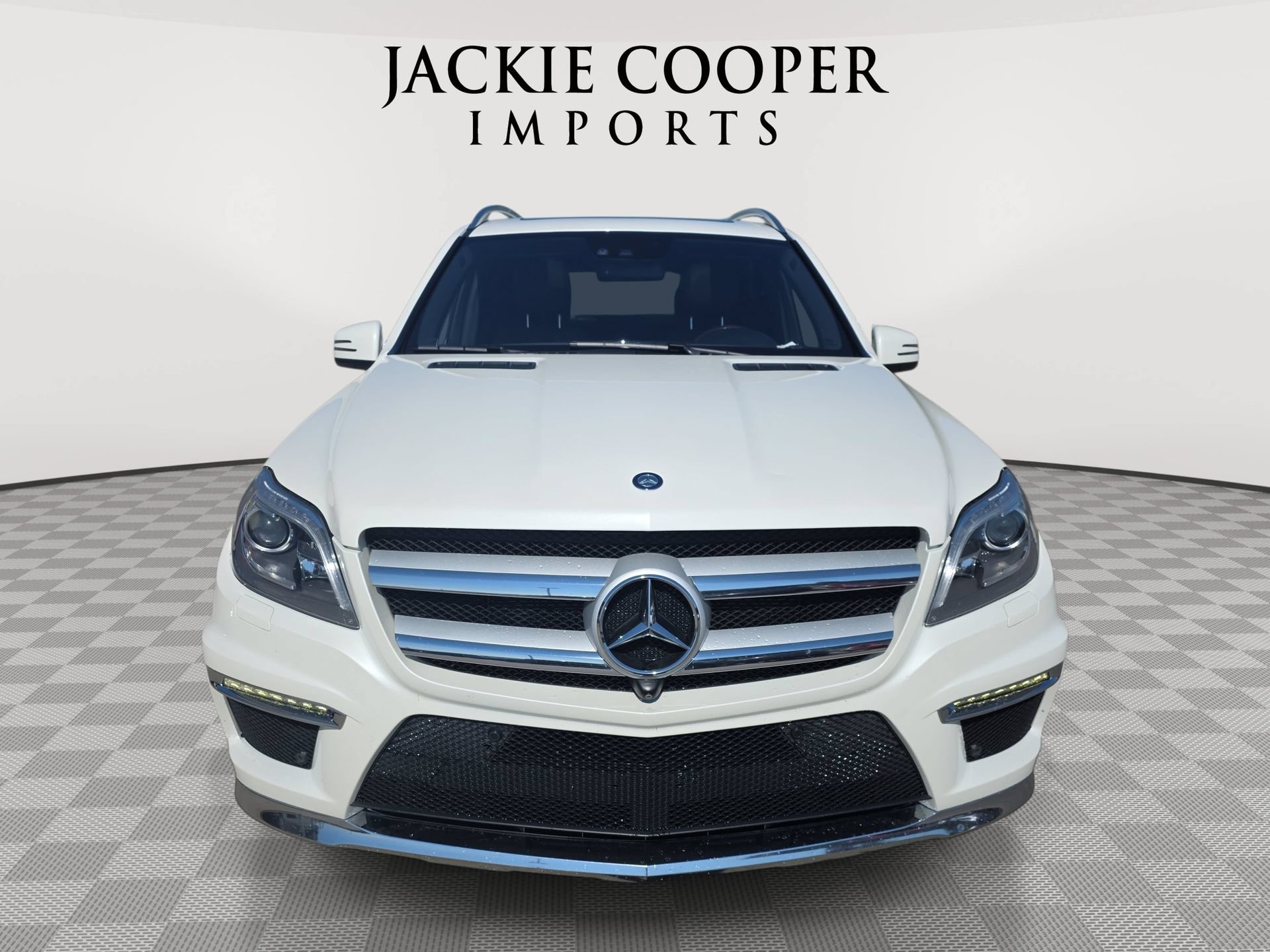 Used 2015 Mercedes-Benz GL 550 4MATIC image 2