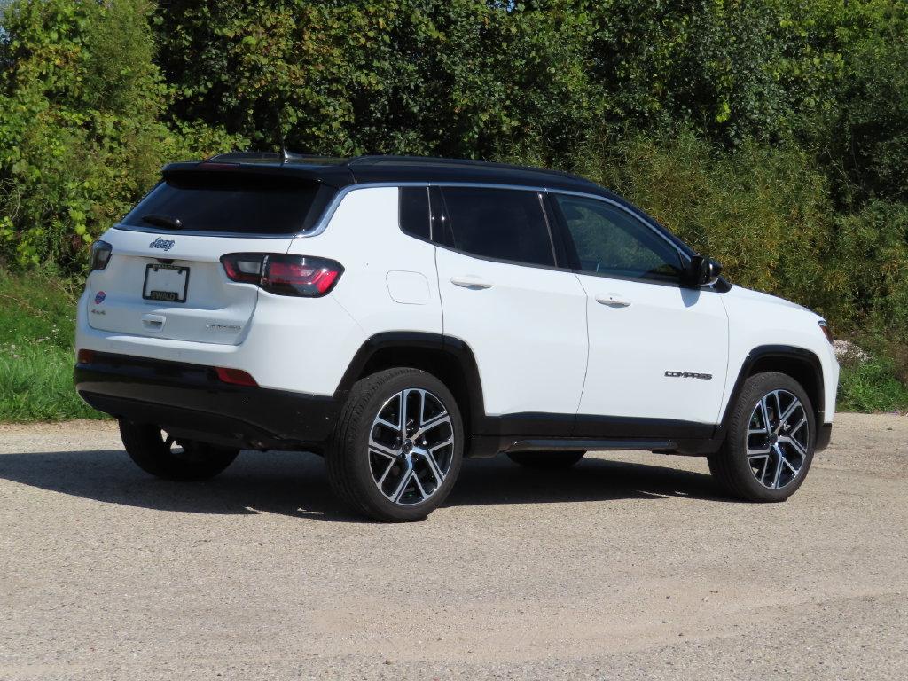 Used 2025 Jeep Compass Limited w/ Elite Group AWD/4WD image 3