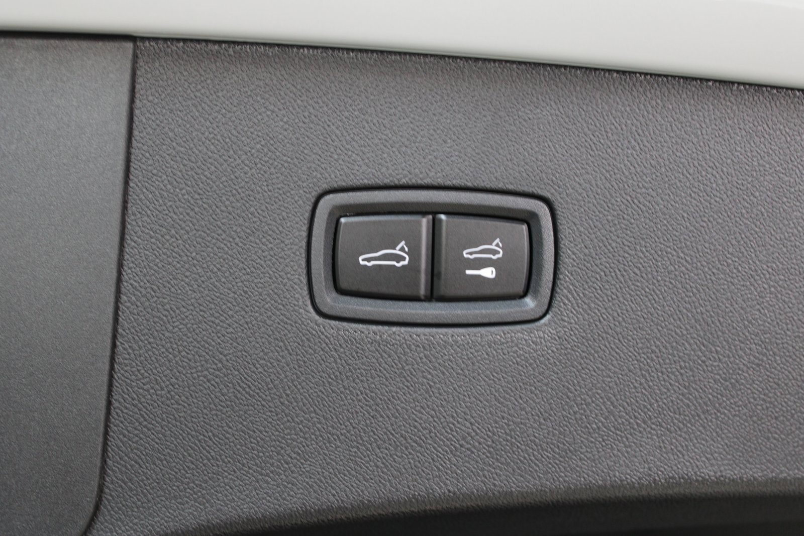 New 2026 Porsche Cayenne S image 18