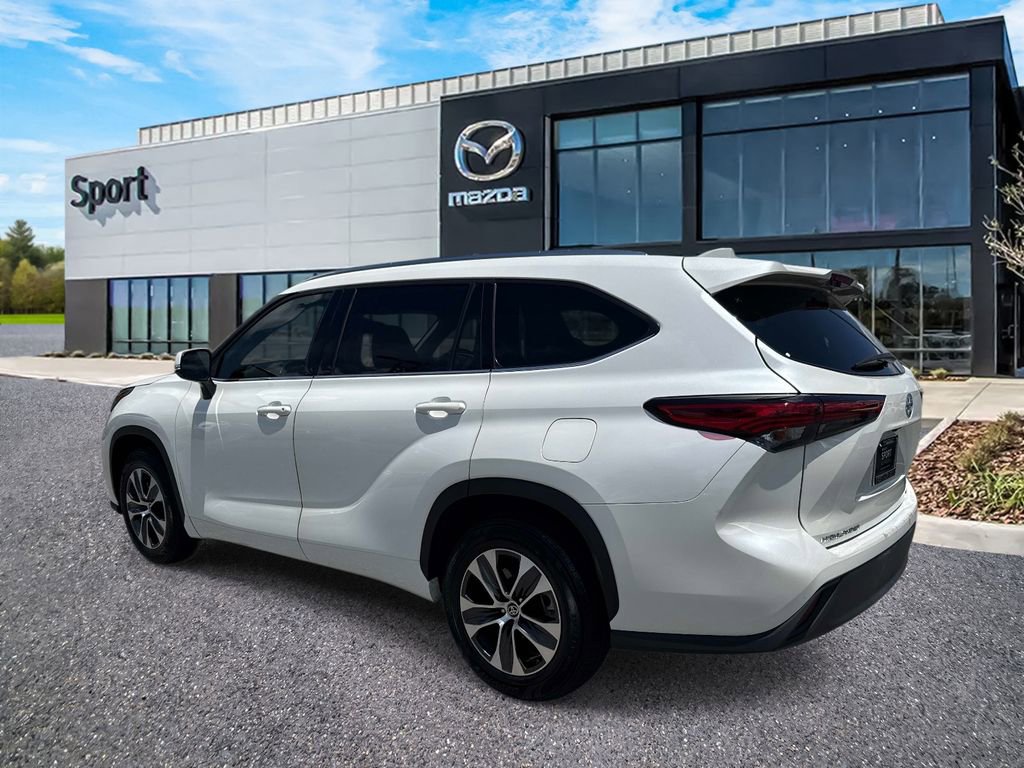 Used 2021 Toyota Highlander XLE FWD image 5
