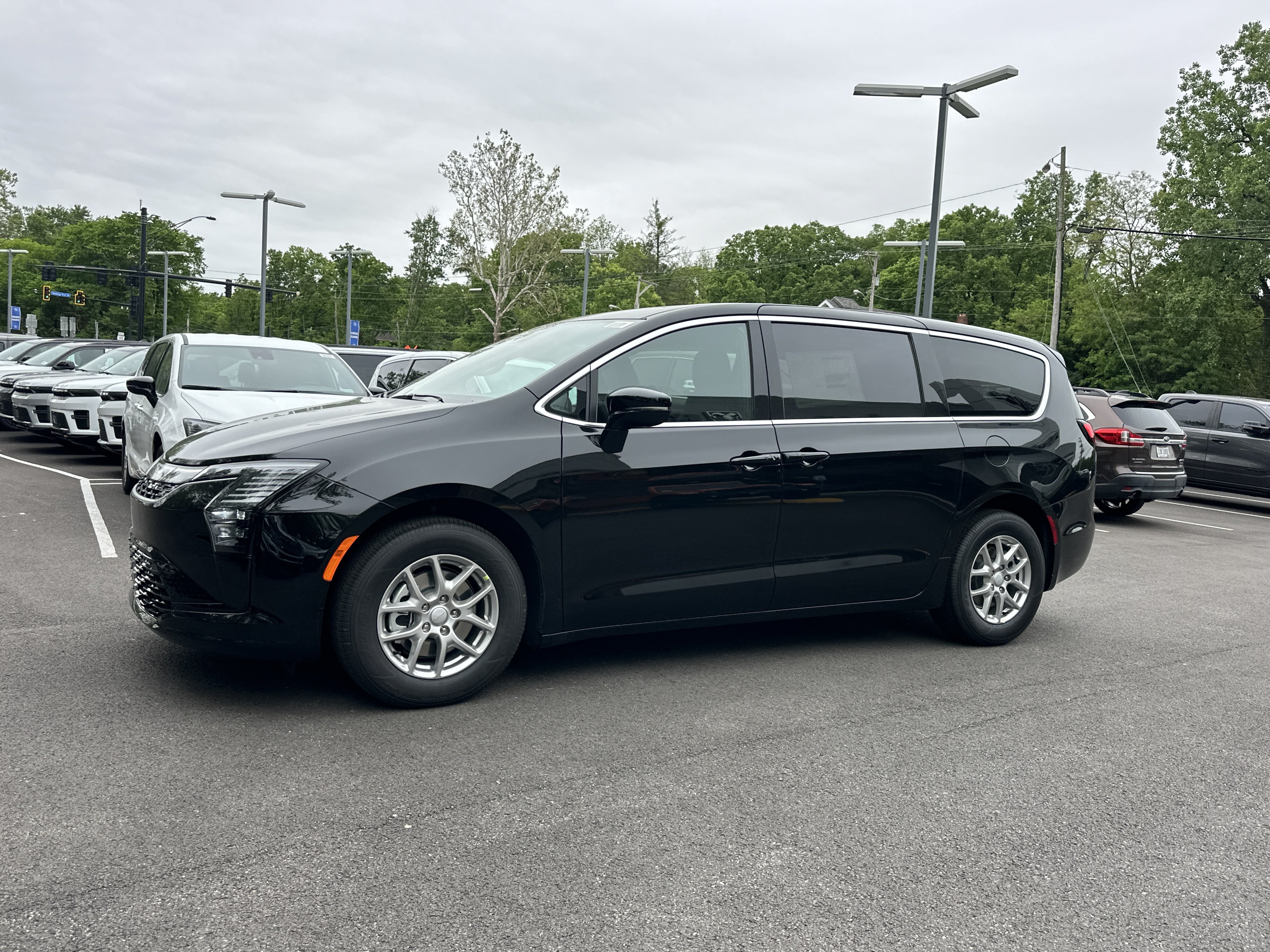 New 2027 Chrysler Pacifica Select FWD image 21