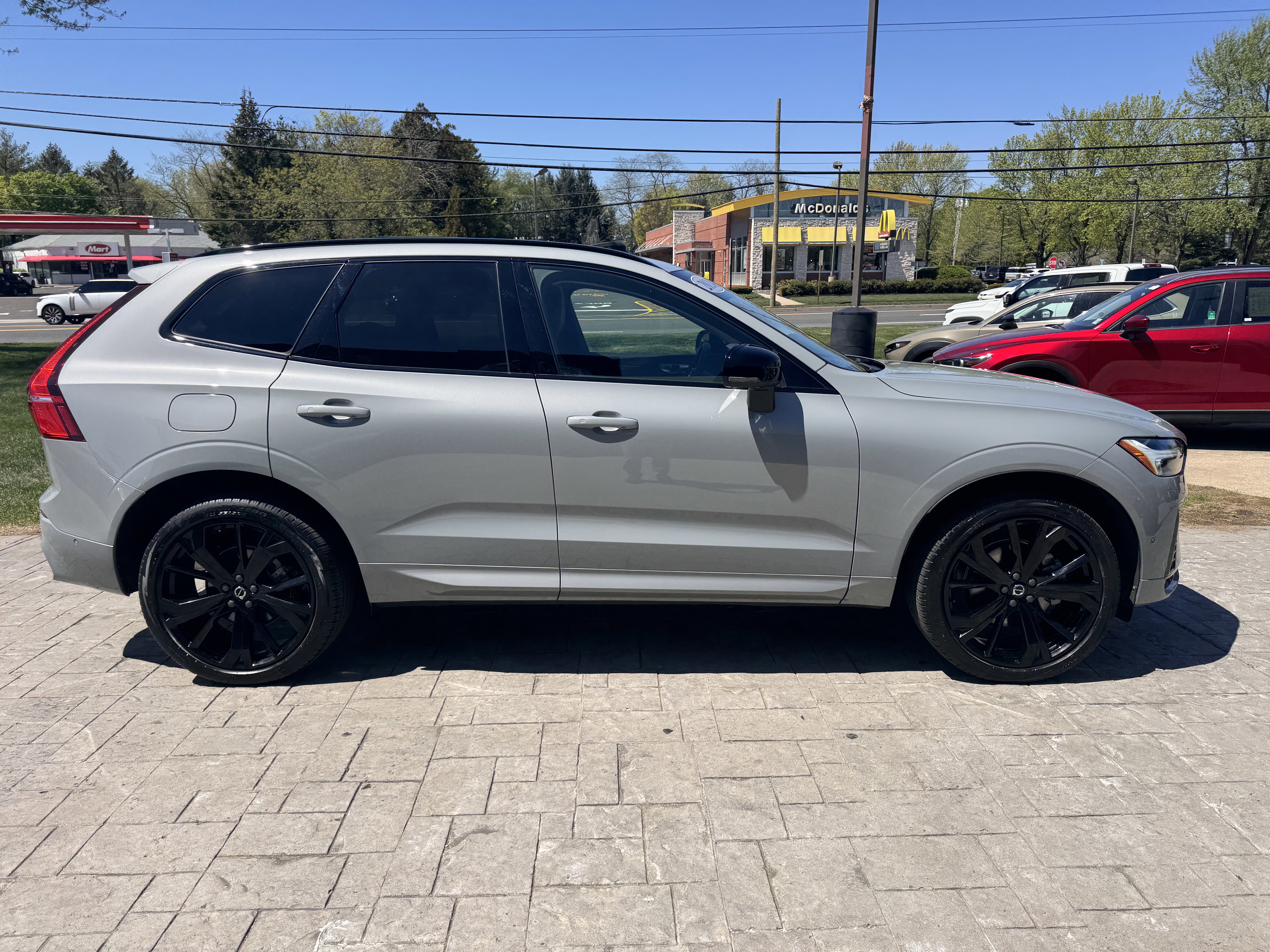 Used 2024 Volvo XC60 B5 Ultimate w/ Protection Package Premier AWD/4WD image 16