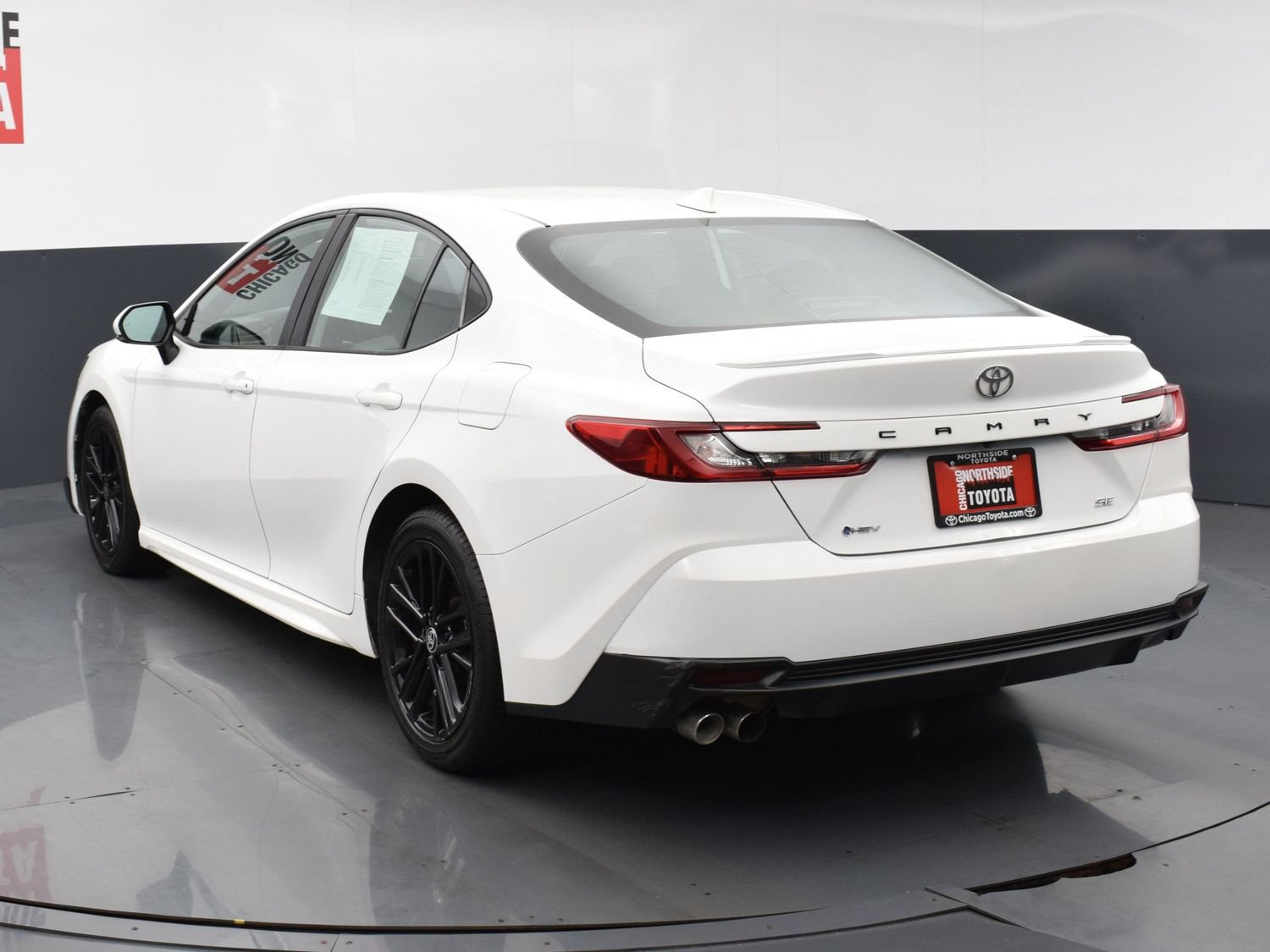 Used 2025 Toyota Camry SE FWD image 3