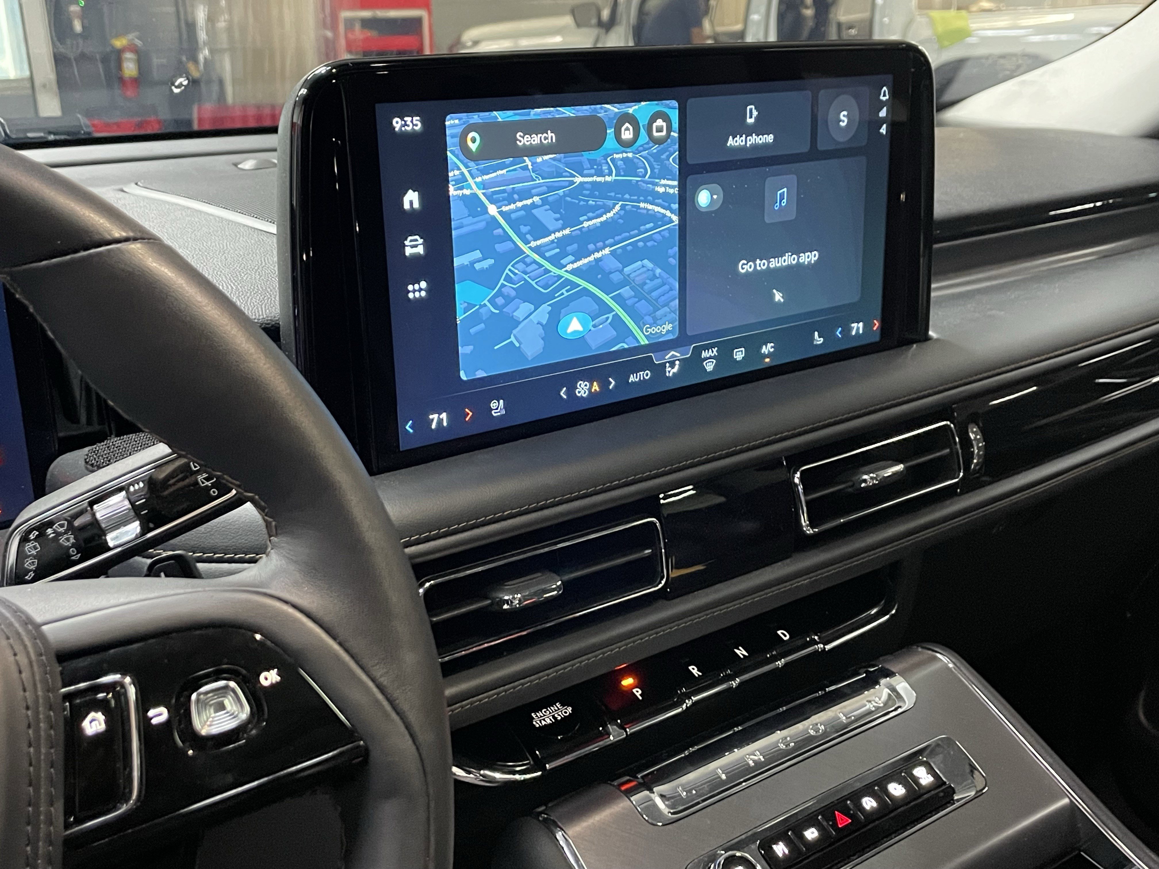 Used 2025 Lincoln Aviator 2WD image 11