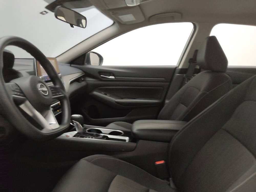 Used 2024 Nissan Altima 2.5 SV FWD image 17