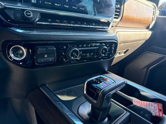 Used 2024 Chevrolet Silverado 1500 High Country w/ Technology Package AWD/4WD image 10