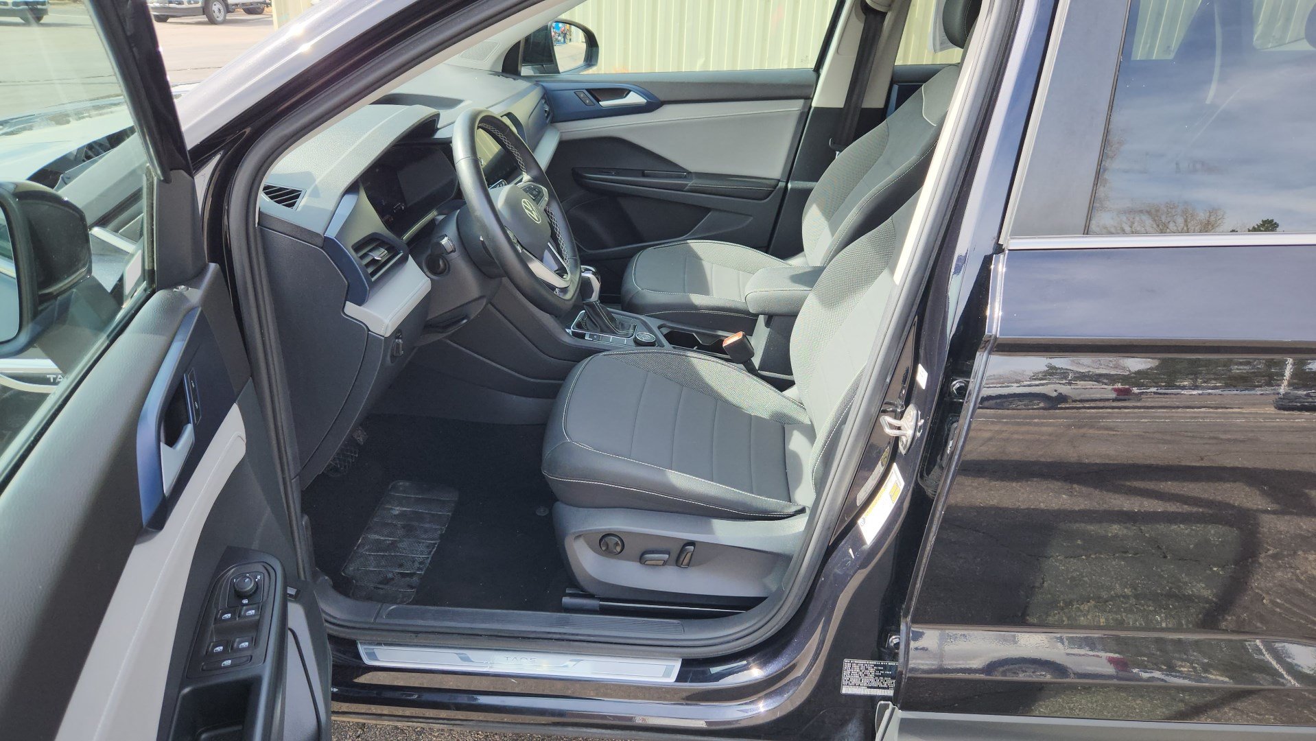 Used 2024 Volkswagen Taos SE AWD/4WD image 25