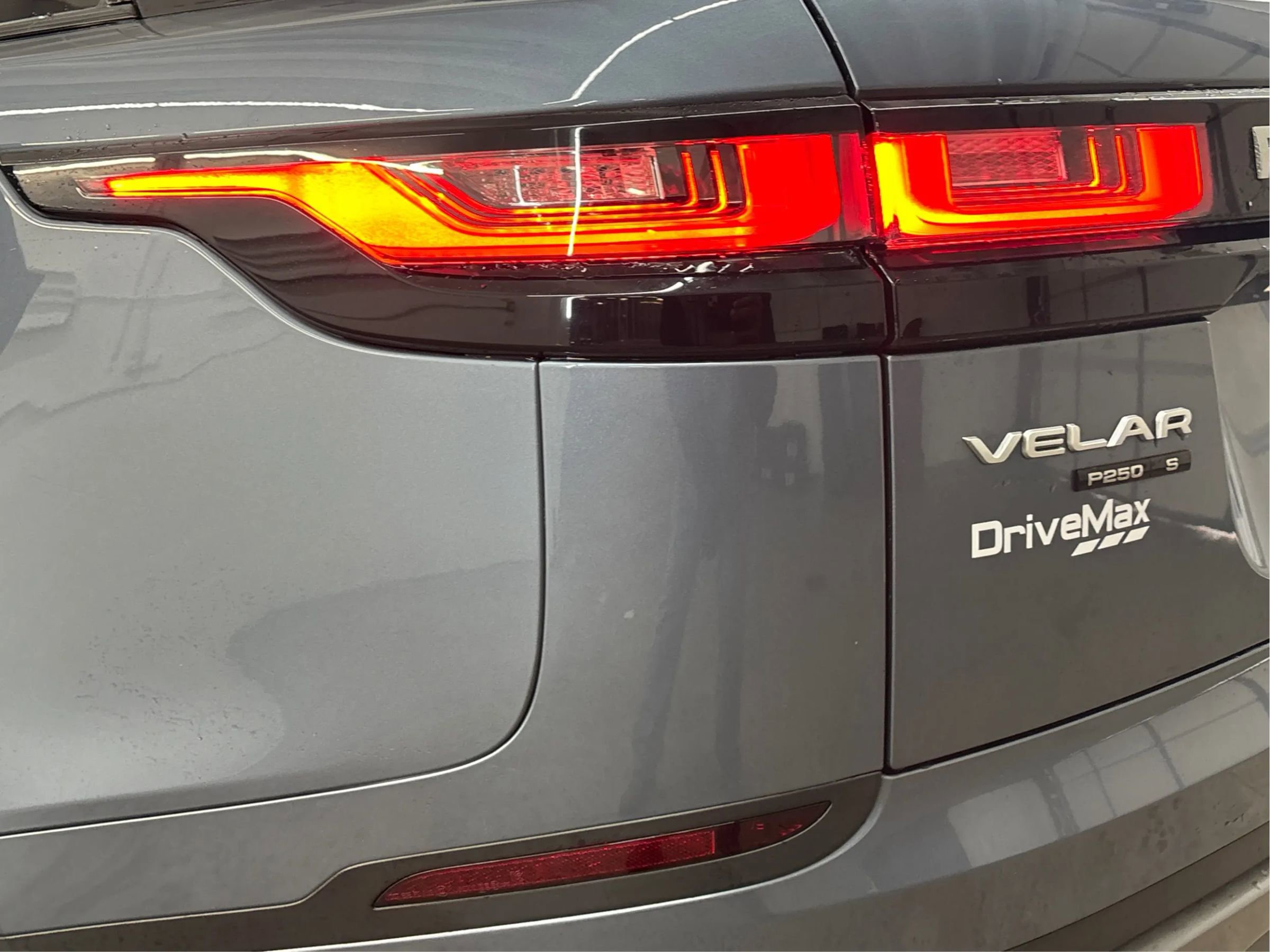 Used 2019 Land Rover Range Rover Velar S AWD/4WD image 35