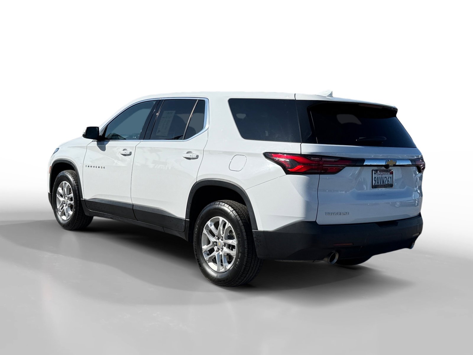 Used 2022 Chevrolet Traverse LS image 3