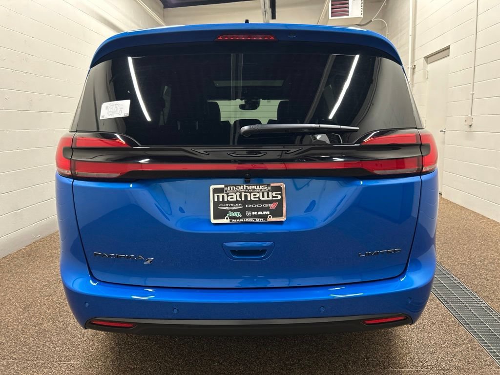 New 2027 Chrysler Pacifica Limited w/ S Appearance Package FWD image 3