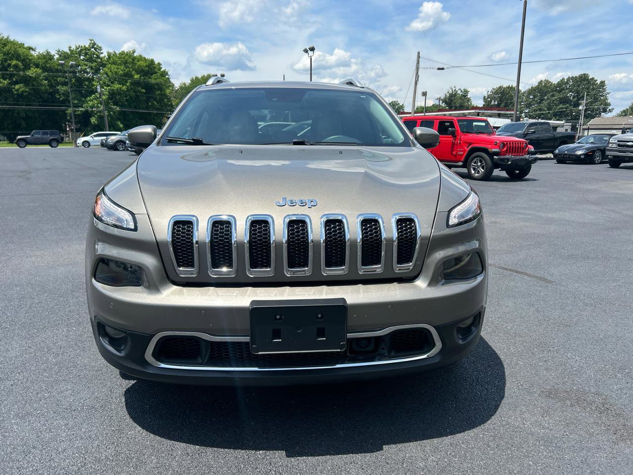 Used 2017 Jeep Cherokee Limited w/ Technology Group FWD image 2