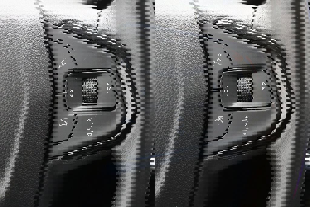 Used 2023 Chevrolet Bolt EUV LT w/ Comfort Package image 19