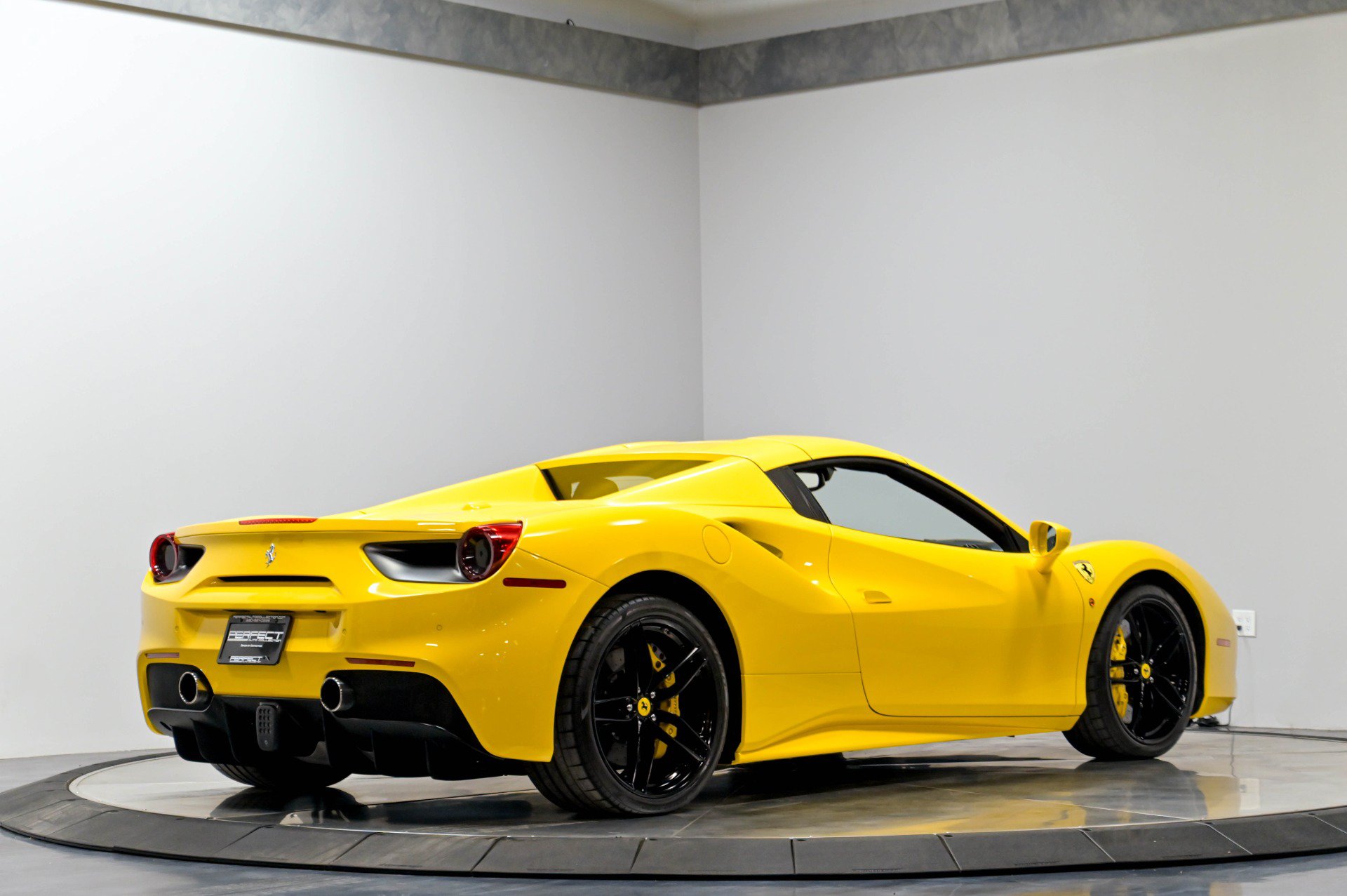 Used 2017 Ferrari 488 Spider RWD image 22
