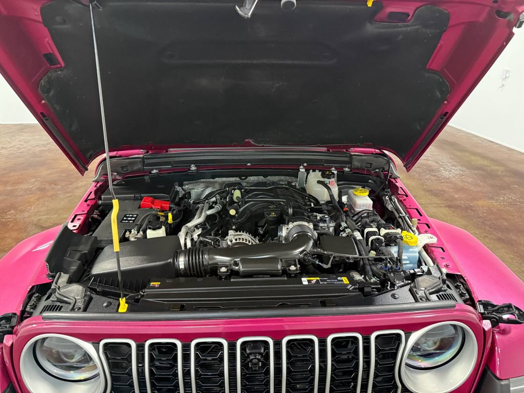 Used 2024 Jeep Wrangler Unlimited Sahara w/ Technology Group AWD/4WD image 19
