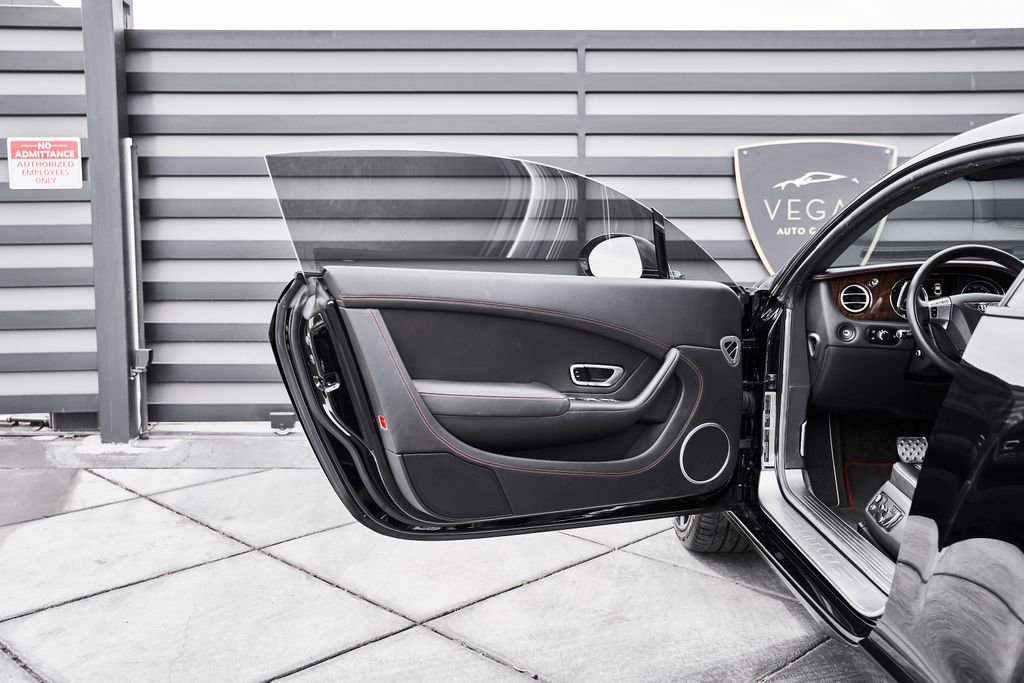 Used 2016 Bentley Continental GT image 28