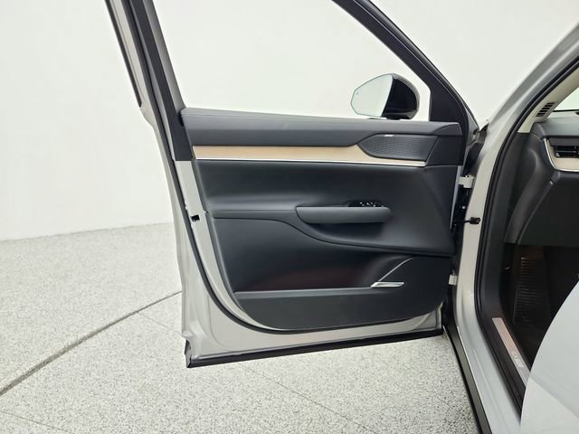 New 2025 Volvo EX90 Plus w/ Protection Package Premier image 28