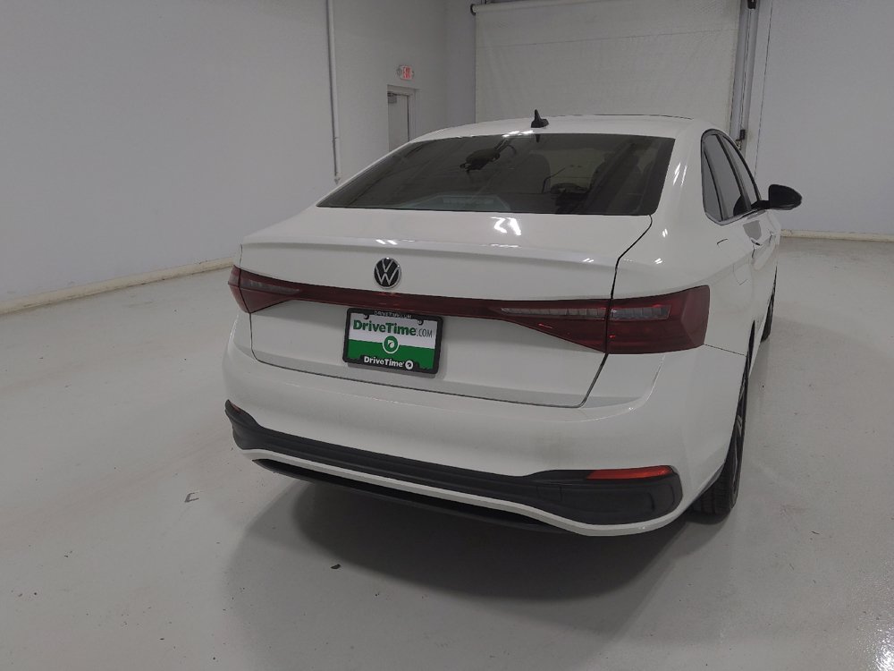 Used 2025 Volkswagen Jetta SE FWD image 7