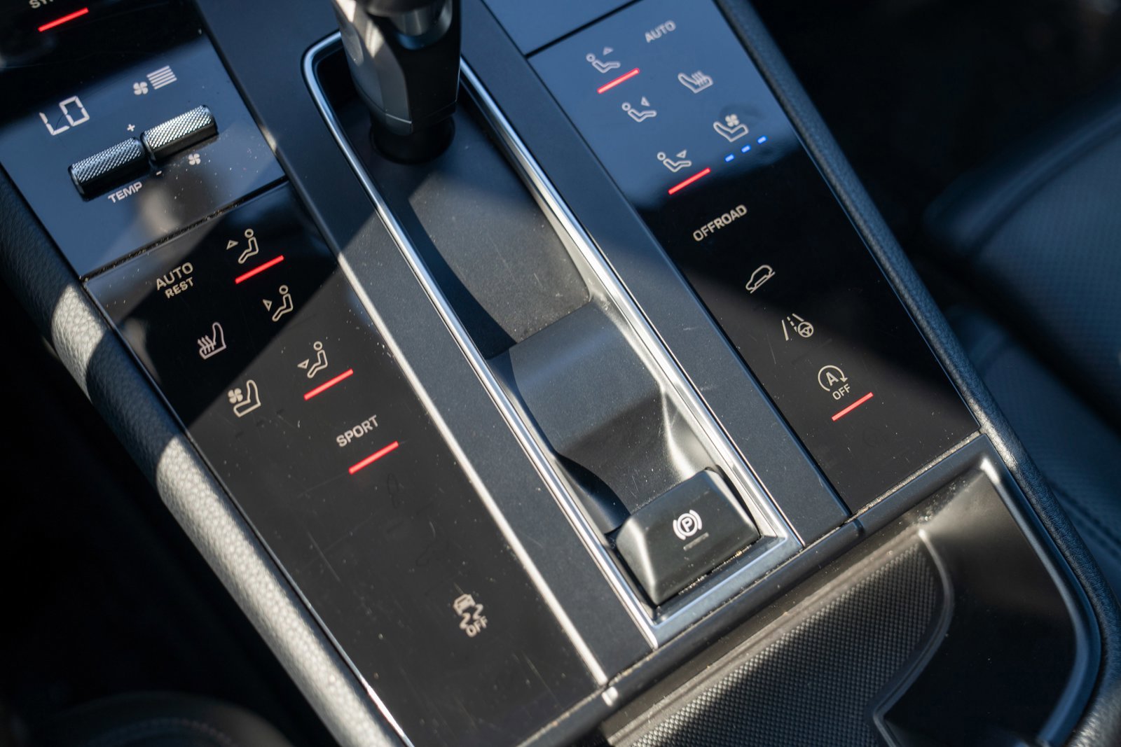 Certified 2023 Porsche Macan AWD/4WD image 20