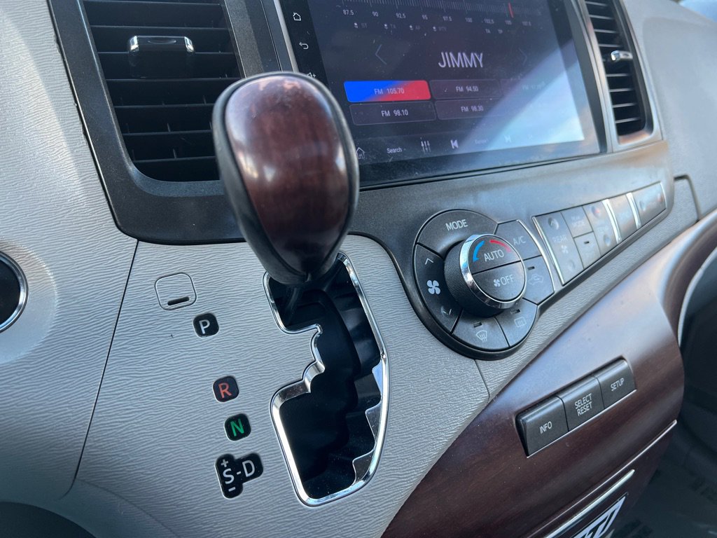 Used 2014 Toyota Sienna Limited w/ Limited Premium Package image 23