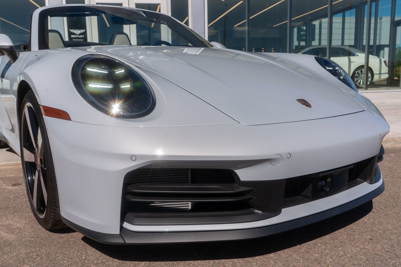 Used 2025 Porsche 911 Carrera image 2