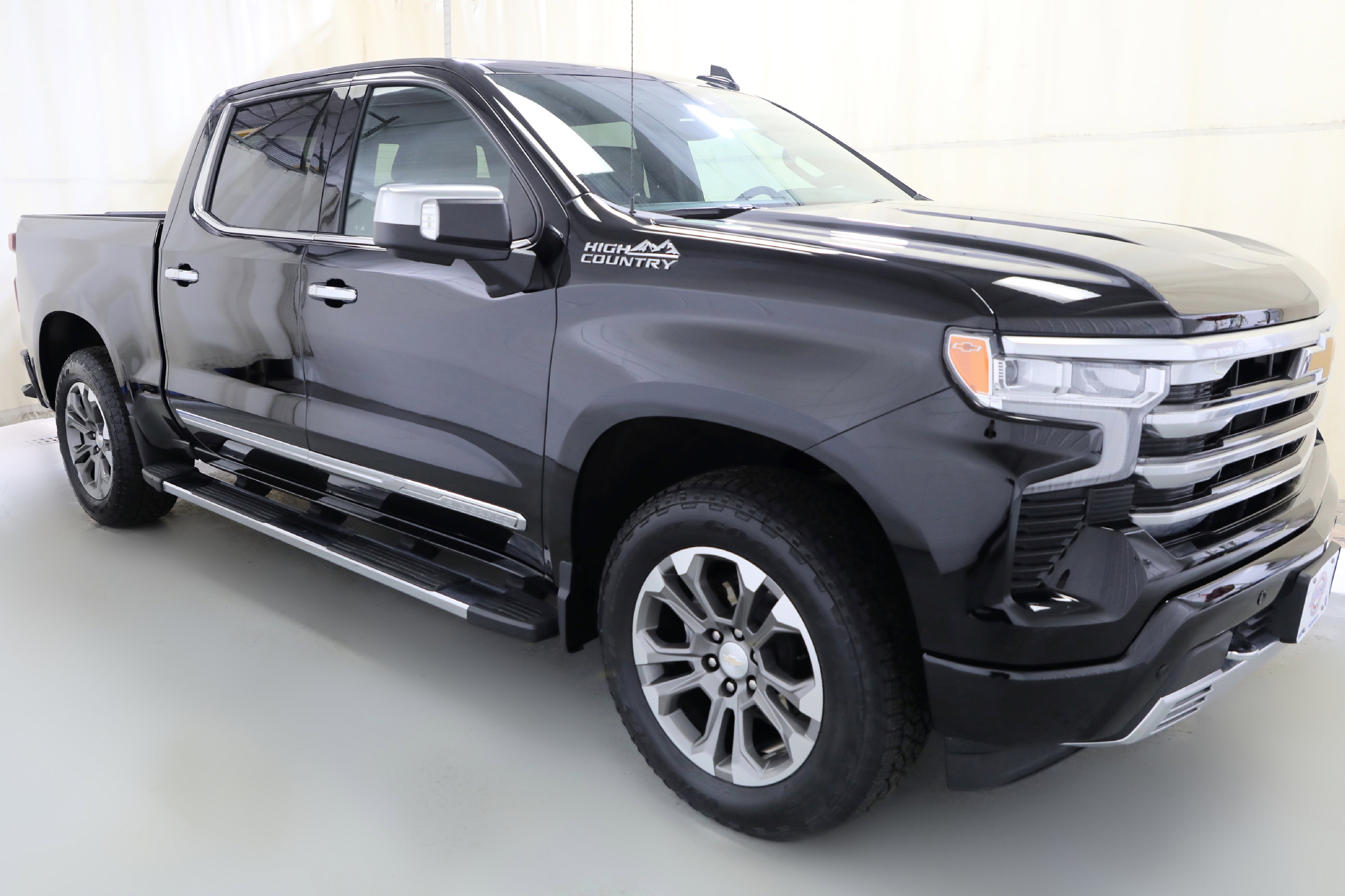 Certified 2024 Chevrolet Silverado 1500 High Country w/ Technology Package image 20