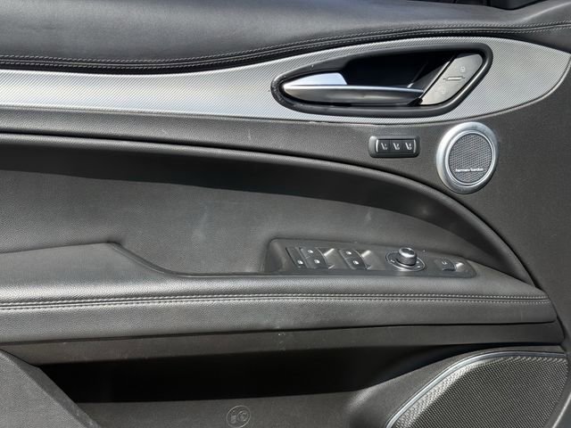 Used 2022 Alfa Romeo Stelvio Veloce AWD/4WD image 27