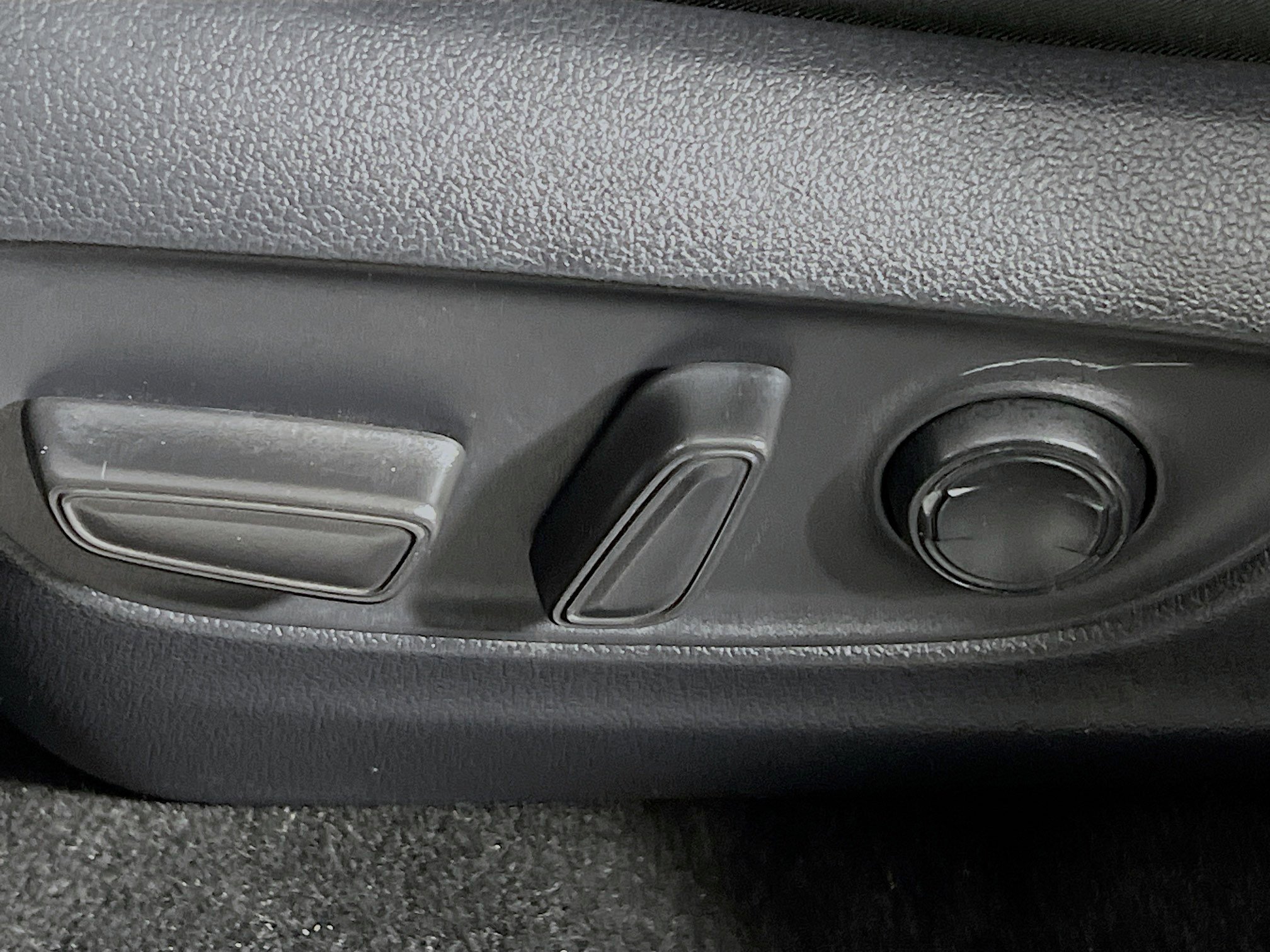 Used 2020 Toyota RAV4 XLE w/ Convenience Package image 16