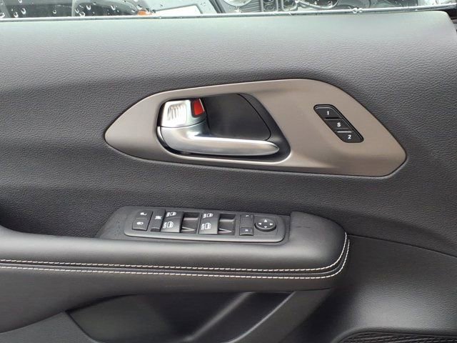 New 2027 Chrysler Pacifica Select AWD/4WD image 14