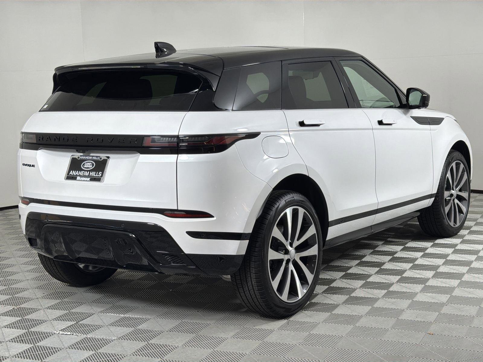 New 2026 Land Rover Range Rover Evoque Dynamic SE image 5