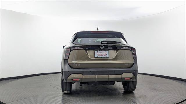 Used 2025 Nissan Kicks SV AWD/4WD image 7