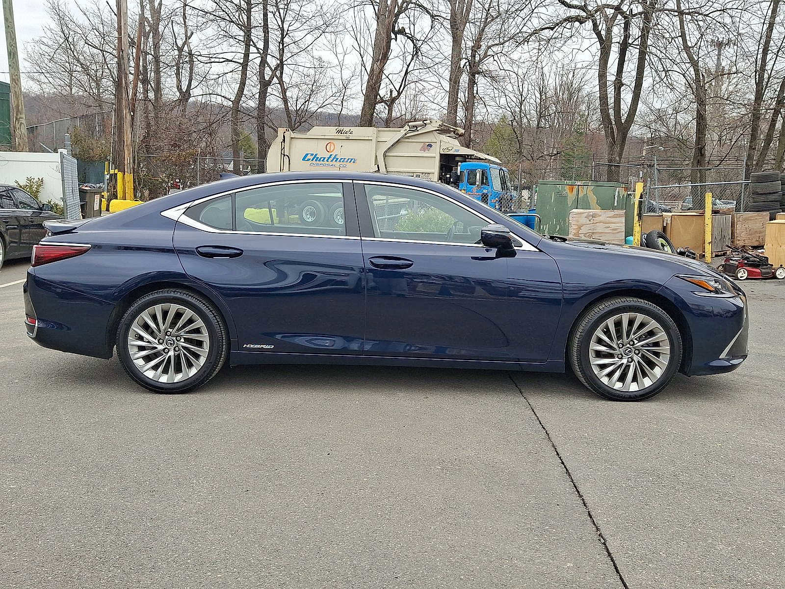 Used 2022 Lexus ES 300h w/ Luxury Package image 26