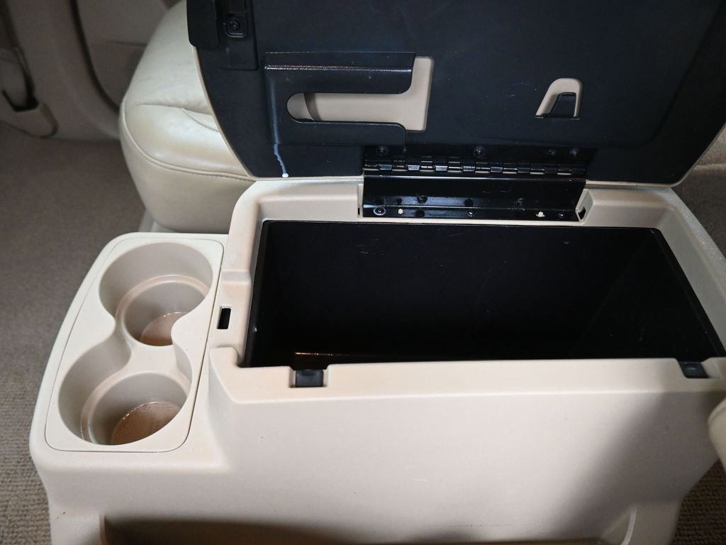 Used 2011 Nissan Armada Platinum w/ 2nd Row Captain Seat Pkg image 30