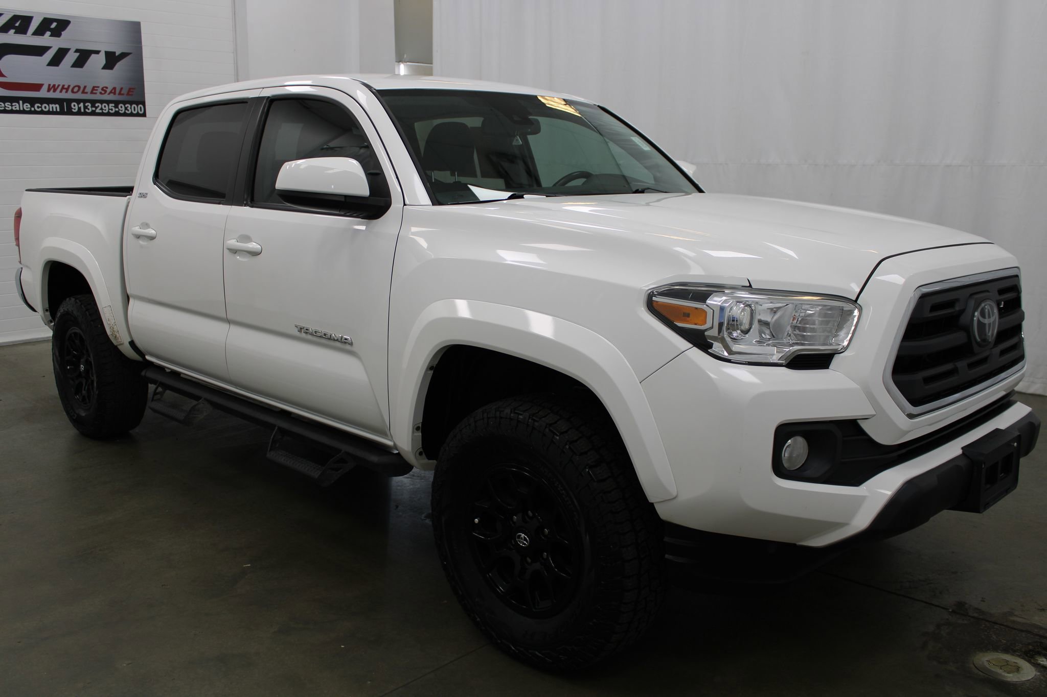 Used 2019 Toyota Tacoma SR5 AWD/4WD image 4