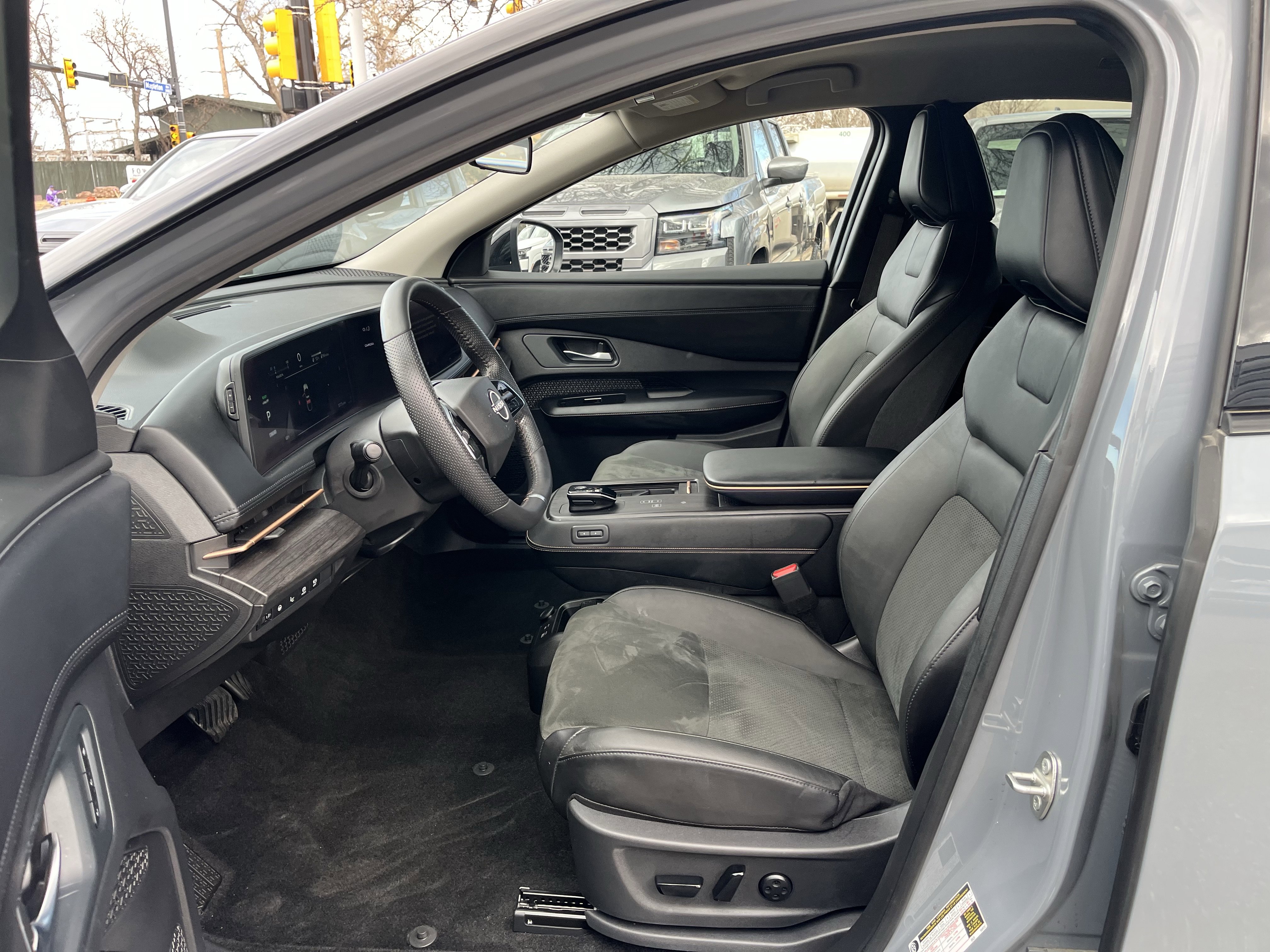 Certified 2025 Nissan Ariya AWD image 15