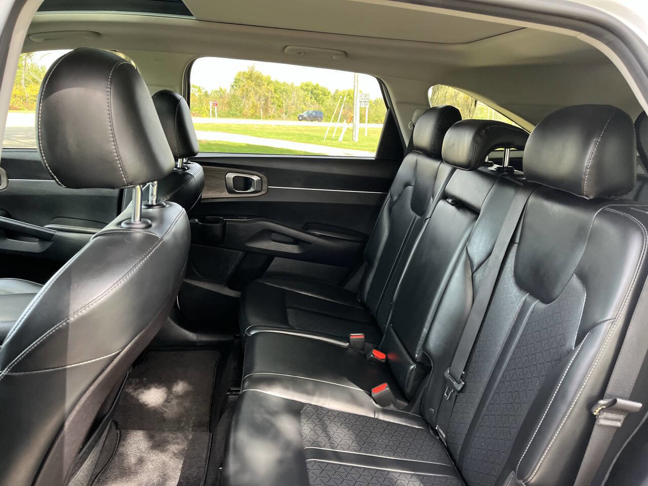 Used 2022 Kia Sorento S w/ Panoramic Sunroof Package image 31