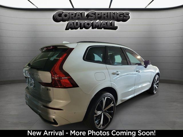 Used 2022 Volvo XC60 B5 R-Design w/ Advanced Package FWD image 4