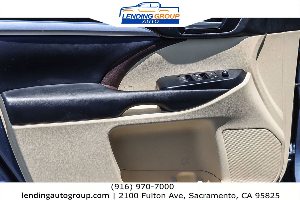 Used 2019 Toyota Highlander XLE w/ Carpet Mat Package (TMS) image 18