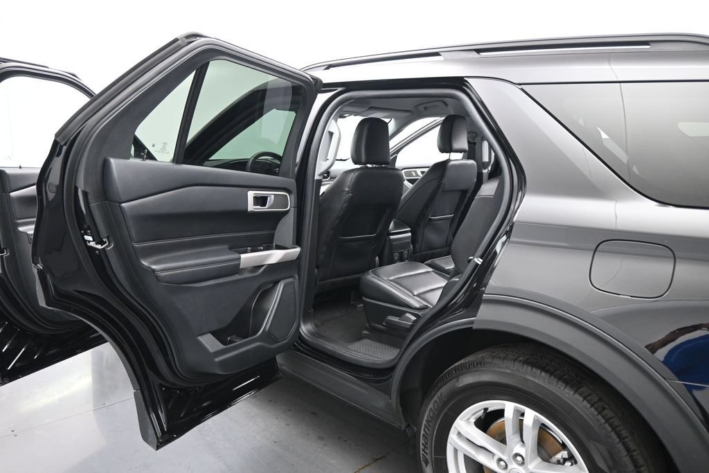 Certified 2023 Ford Explorer XLT w/ Equipment Group 202A RWD image 18