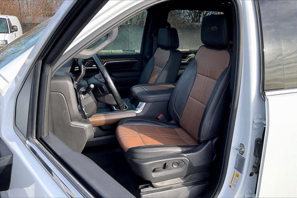 Used 2024 Chevrolet Silverado 3500 High Country w/ Technology Package image 24