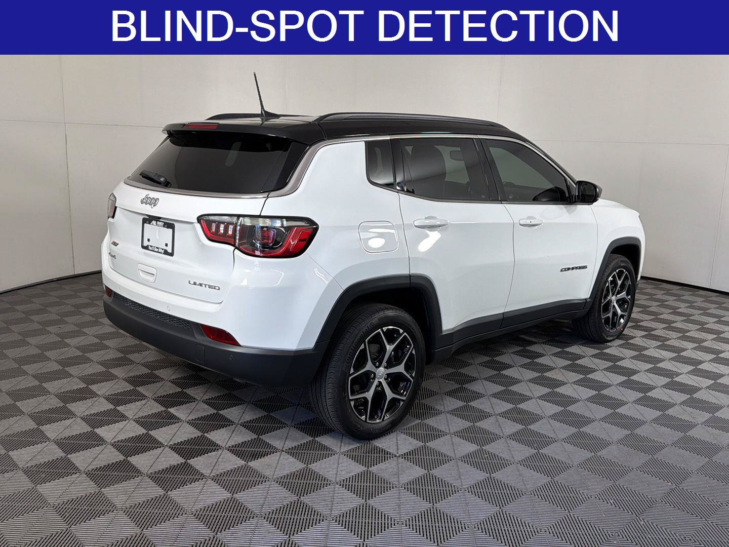 Used 2024 Jeep Compass Limited AWD/4WD image 5
