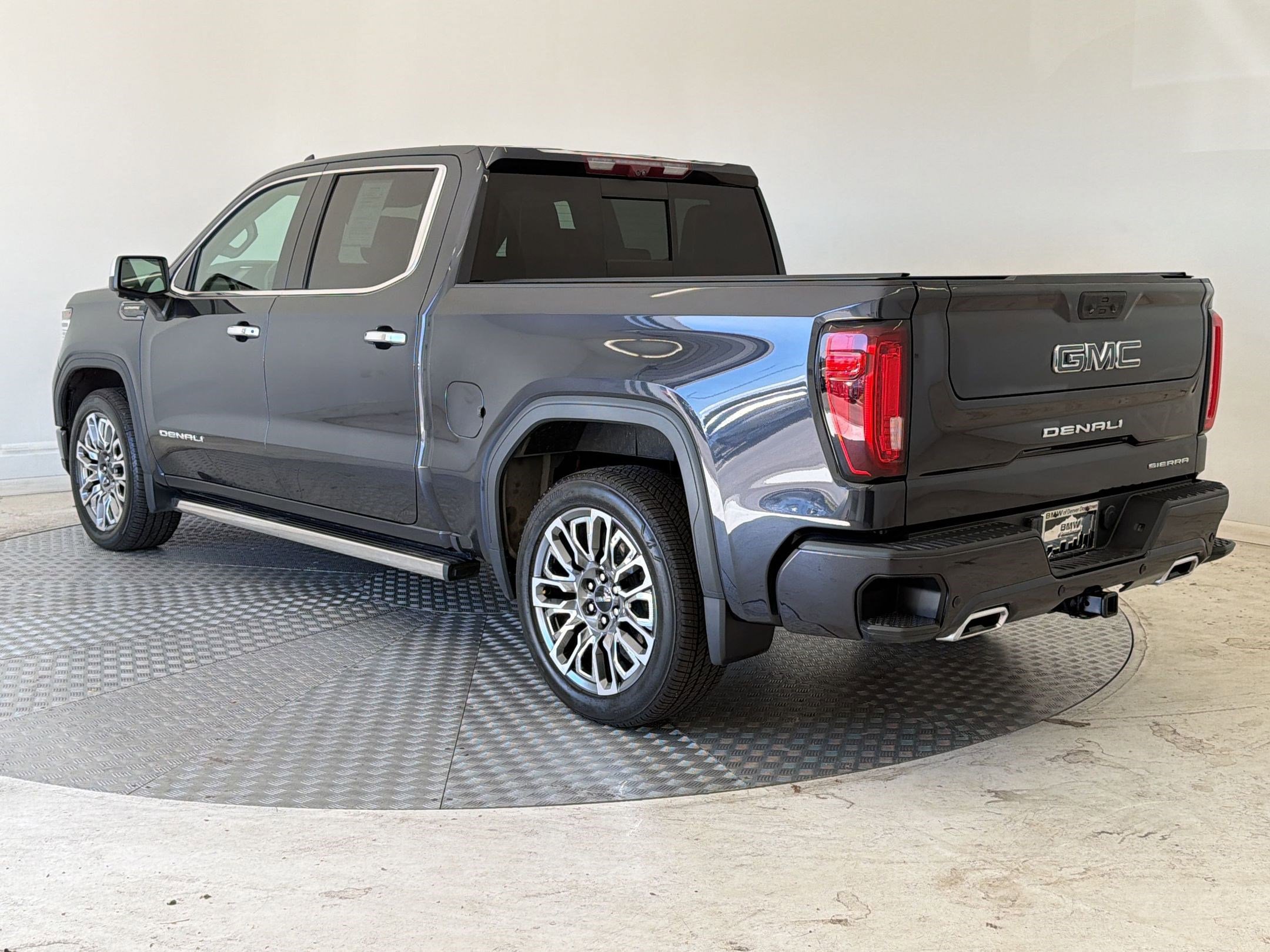 Used 2022 GMC Sierra 1500 Denali Ultimate AWD/4WD image 3