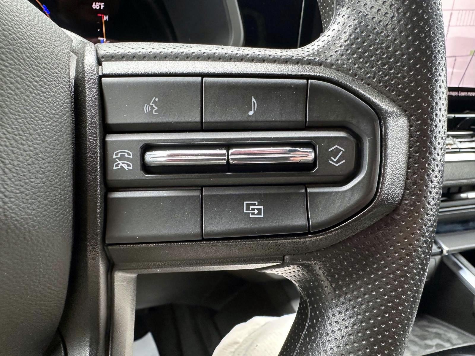 Used 2023 Chevrolet Colorado Trail Boss w/ Technology Package AWD/4WD image 16