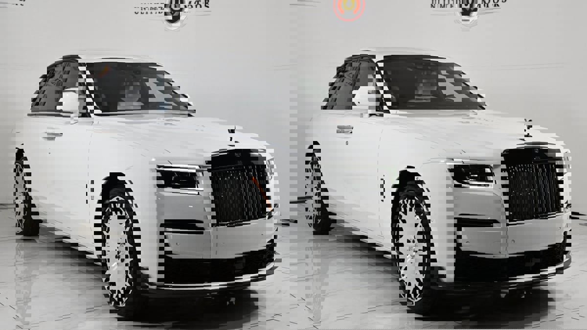 Used 2023 Rolls-Royce Ghost Black Badge w/ Black Badge Ghost Package image 38